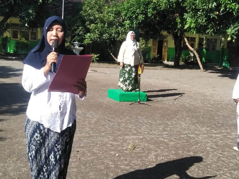 UPACARA MEMPERINGATI HARI KARTINI